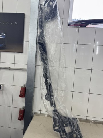 Кронштейн бампера заднего, центральный 51127207109 BMW
