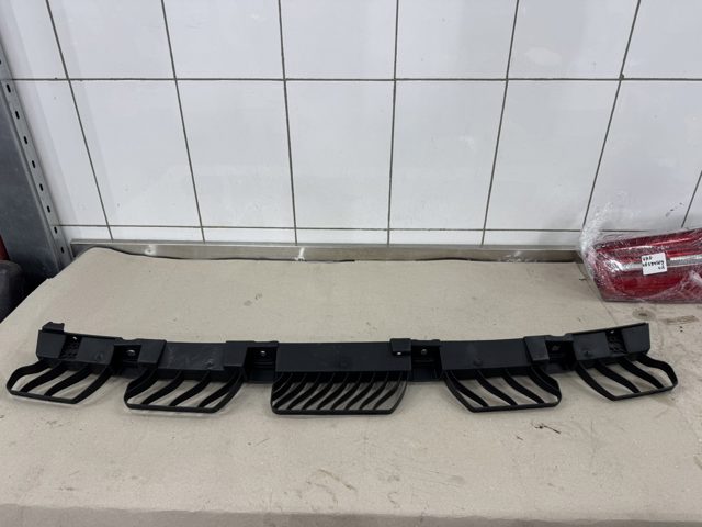 Кронштейн бампера заднего, центральный 5H9807863D VAG