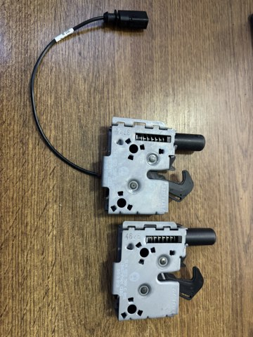 Замок крышки капота 5LA823509D VAG