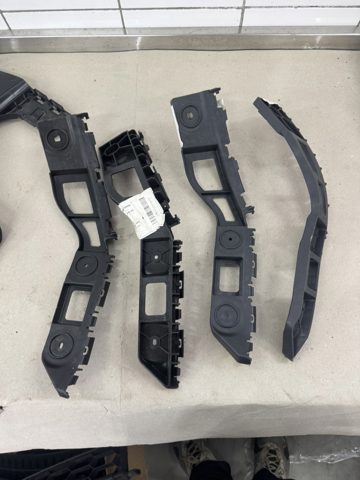 Левое крепление заднего бампера 6R6807393A VAG