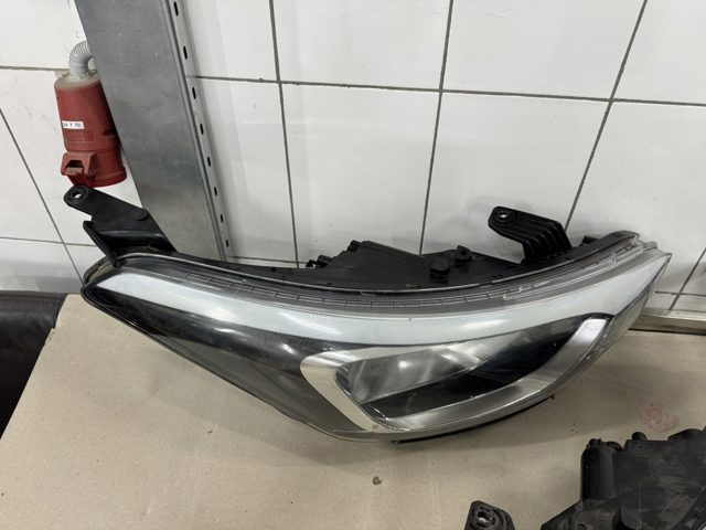 92101C8000 HYUNDAI Левая фара купить в Днепр