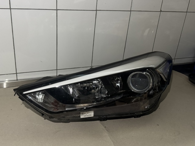 92101D7100 HYUNDAI Левая фара купить в Ирпень