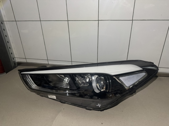 Фара дальнего света в сборе 92101D7100 HYUNDAI