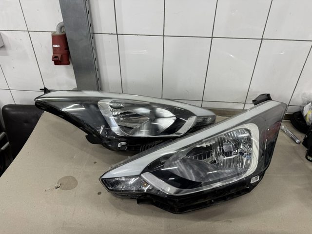 Фара основная правая 92102C8000 HYUNDAI