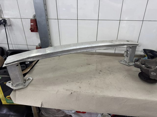 Шина бампера заднего 9801174980 PEUGEOT