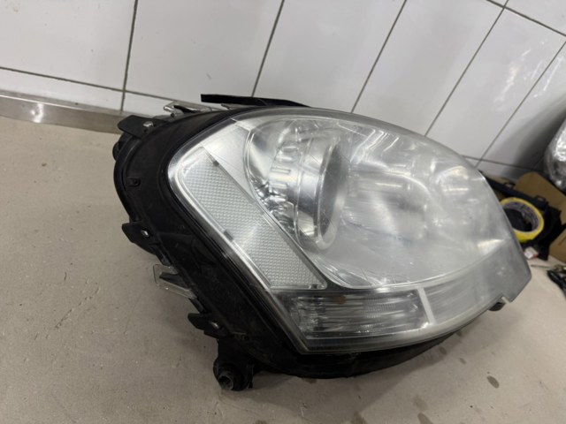 Правая блок фара A1648203259 MERCEDES