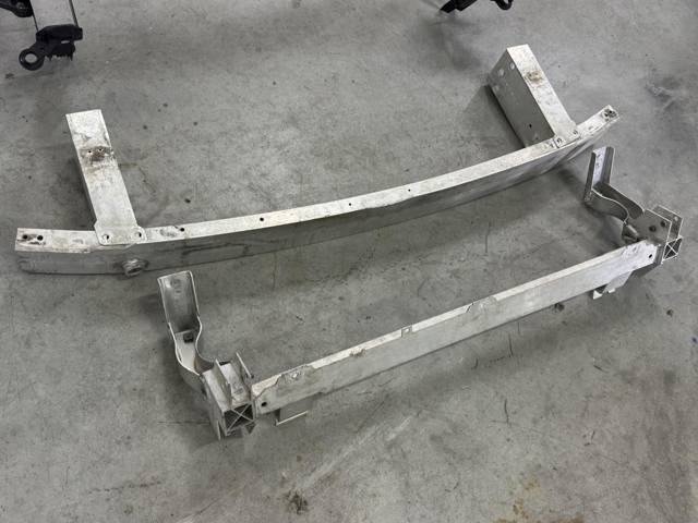 MERCEDES A2466200295 Кронштейн усилителя переднего бампера в наличии Черновцы