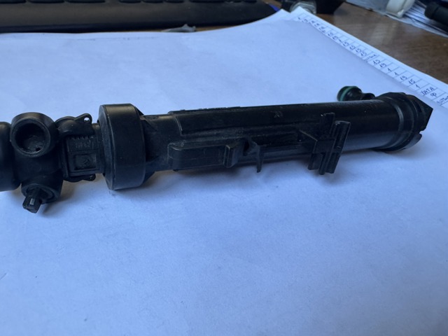 Форсунка омывателя передней правой фары A2468600647 MERCEDES