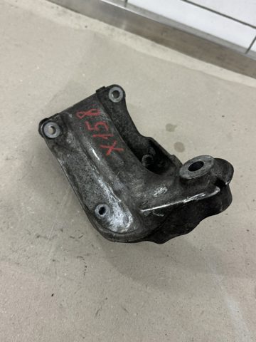 Кронштейн подушки (опоры) двигателя, левой A6542230304 MERCEDES
