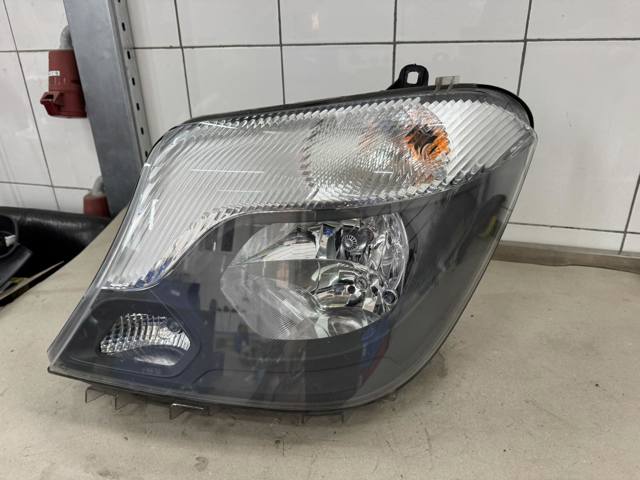 Вставка фары левой A9068205600 MERCEDES