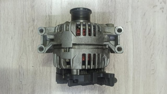 Автомобильный генератор 8EL012426371 HELLA