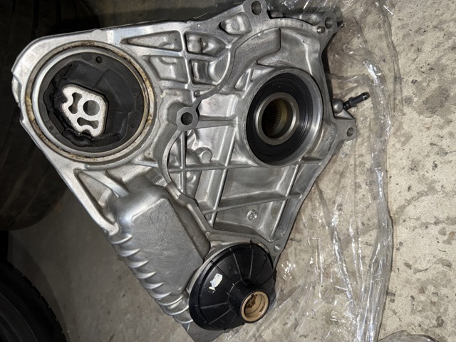 Коробка раздаточная в сборе 27109469020 BMW