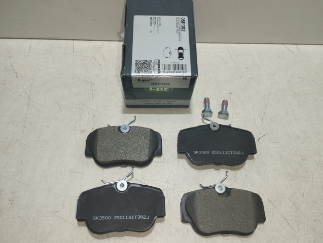 Передние тормозные колодки 05P302 LPR