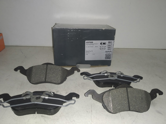 Колодки передние 05P696 LPR