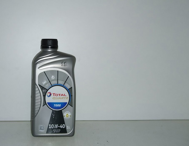 Масло автомобильное 201528 TOTAL