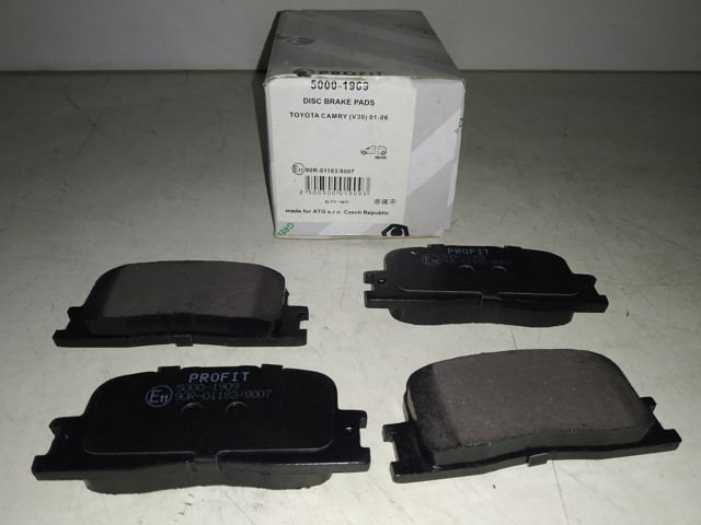 Колодки тормозные дисковые комплект Toyota Camry 5