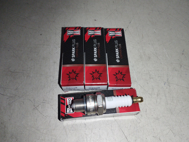 Свеча Вольво 340-360