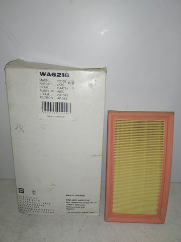 Автомобильный фильтр воздуха WA6218 WIX