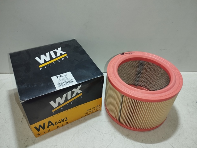 Автомобильный фильтр воздуха WA6483 WIX