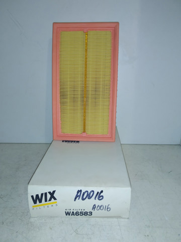 Автомобильный фильтр воздуха WA6583 WIX