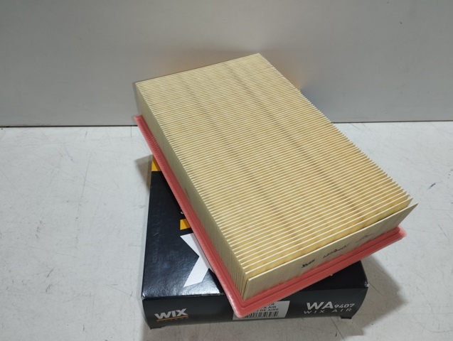 Автомобильный фильтр воздуха WA9407 WIX
