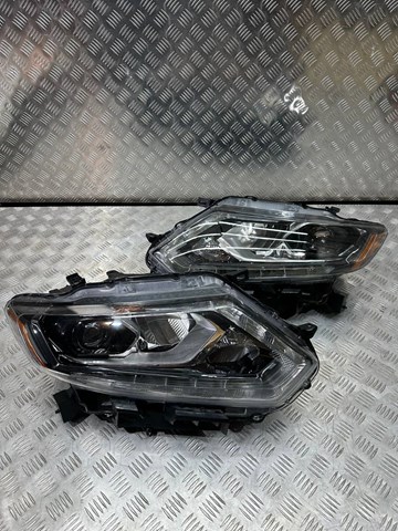 Правая блок фара 260104BA5A NISSAN