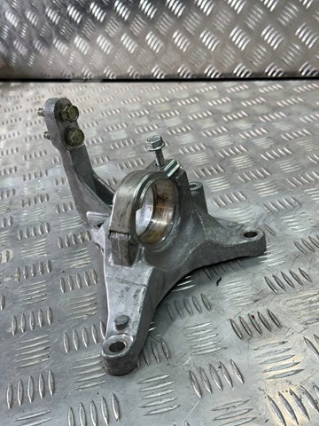 Опора подвесного подшипника передней полуоси 397806RA0B NISSAN