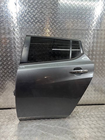 Дверь пассажирская задняя левая 821015SF0A NISSAN