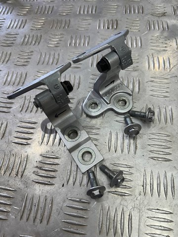 Петля задней двери, правой 824206RA0A NISSAN