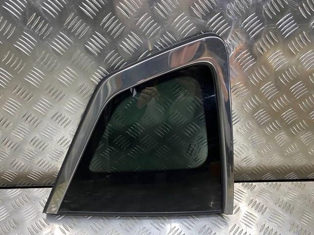 Стекло багажника, левое 833014BA0B NISSAN