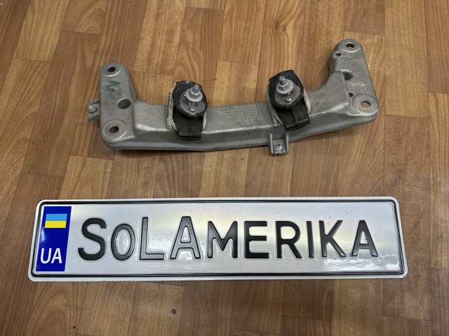 Балка крепления коробки передач 22316796611 BMW