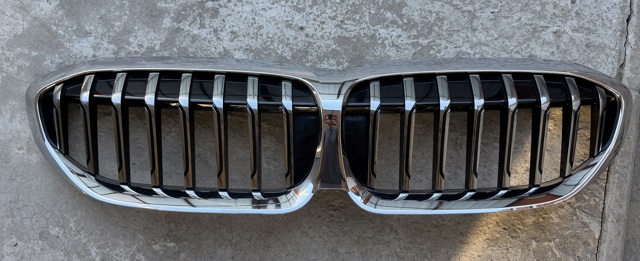 Решетка радиатора 51137449432 BMW