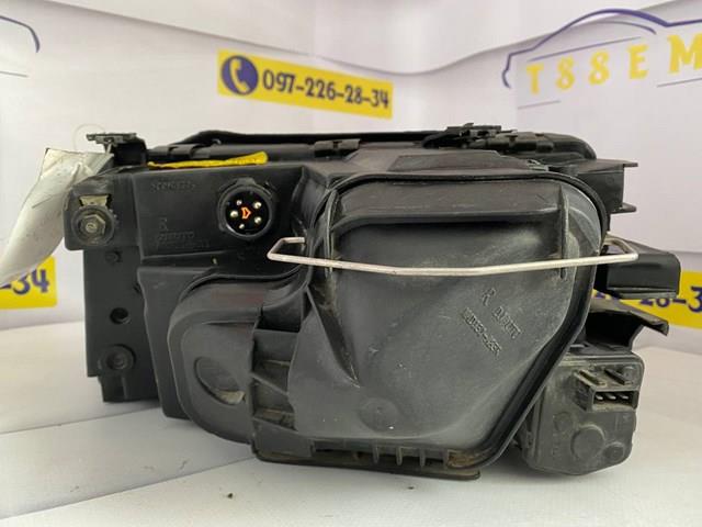 VAG 4A0941030N Фара правая в наличии Украина
