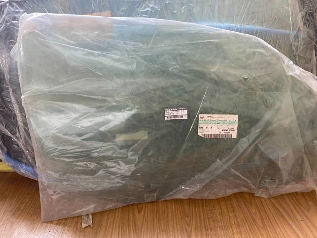 NISSAN 803004F110 Стекло двери передней правой в наличии Ужгород
