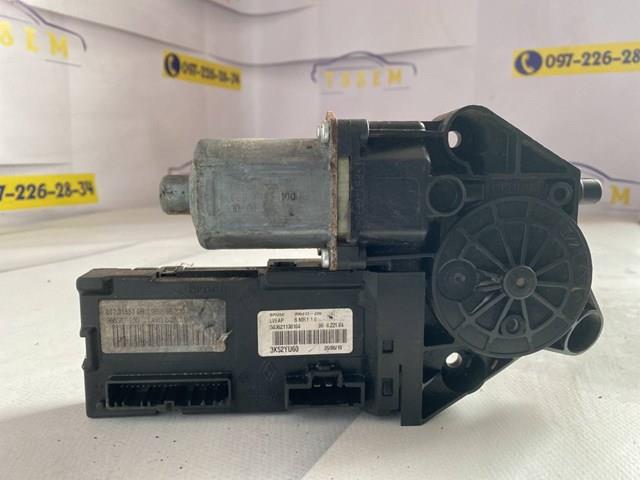 Моторчик стеклоподъемника двери задней, левой 807315510R RENAULT