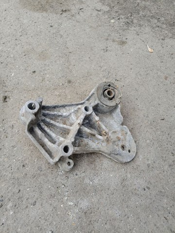 Правый сайлентблок двигателя 8200024812 RENAULT