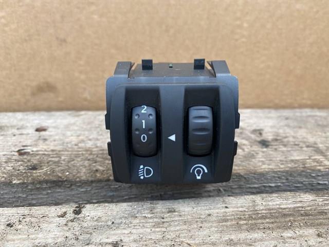 Кнопка корректора фар 8200121805 RENAULT
