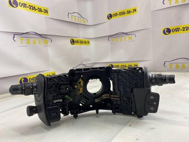 Переключатель подрулевой, правый 8200127728 RENAULT