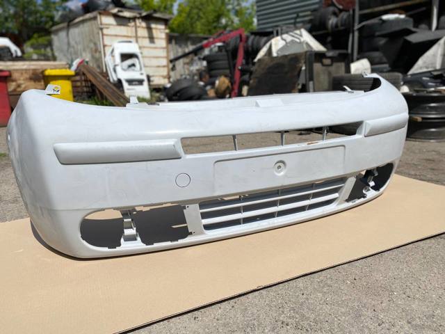 Бампер передний в сборе 8200200609 RENAULT