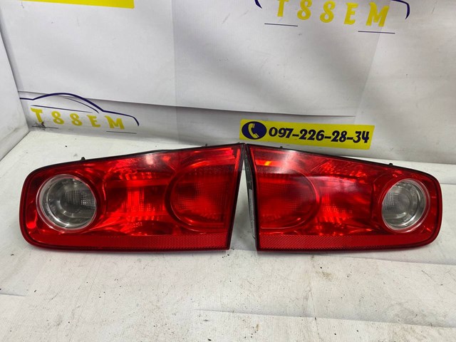 Фонарь задний правый, внутренний 8200262111 RENAULT