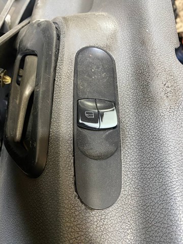 MERCEDES 9065451013 Кнопочный блок управления стеклоподъемником передний левый в наличии Ровно
