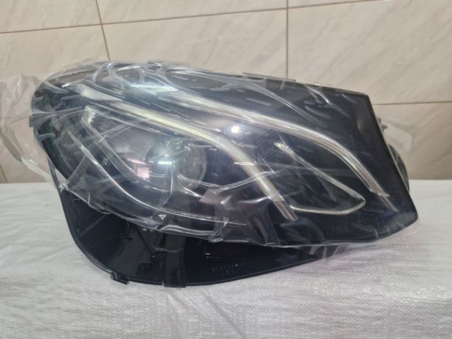 Фара передняя правая 2139066601 MERCEDES