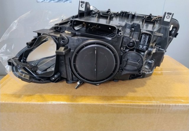BMW 63117271912 Фара правая в наличии Львов