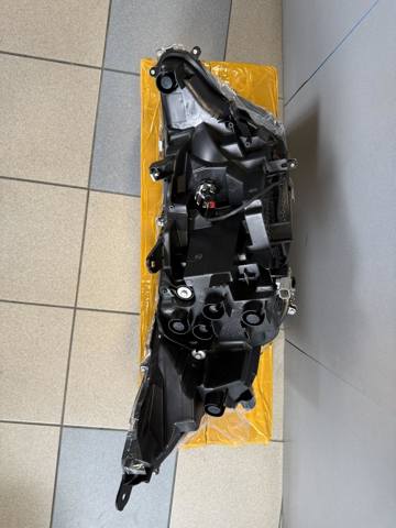 811100R360 TOYOTA Фара правая купить в Павлоград