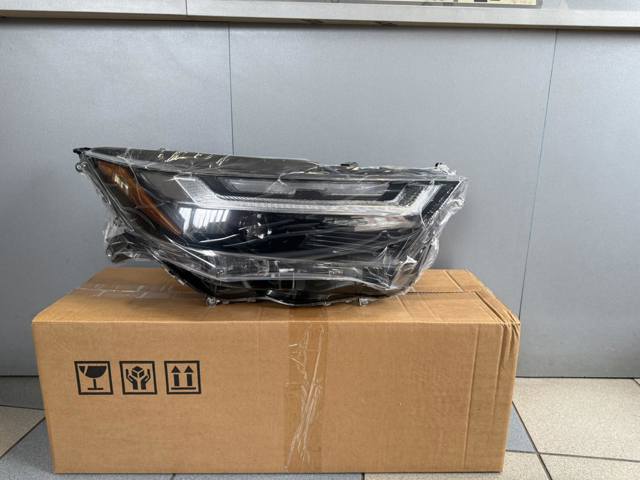 811100R360 TOYOTA Правая фара купить в Черкассы