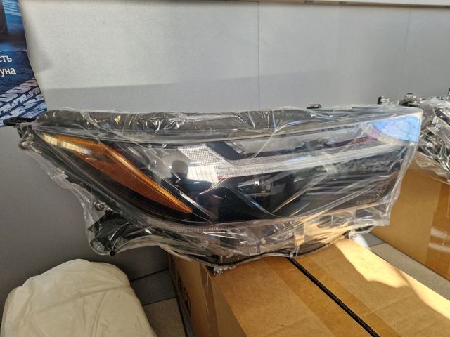 Вставка фары правой 8111042D90 TOYOTA