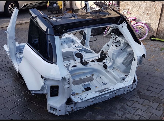 Боковая часть задняя правая LR028463 LAND ROVER