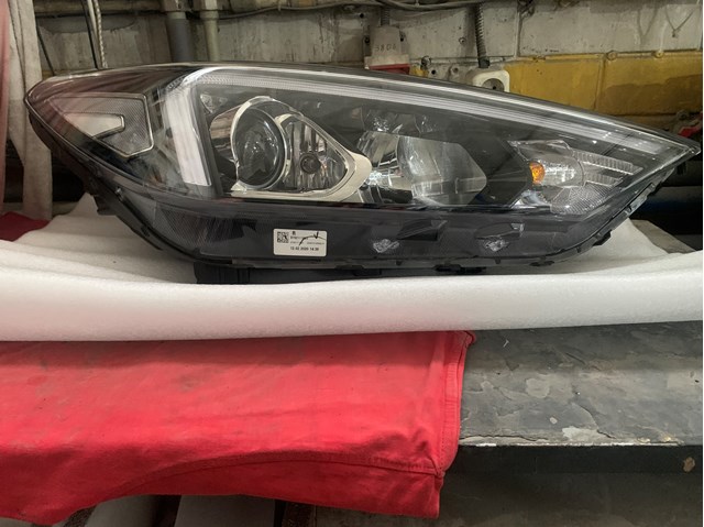 92102D7600 Фара правая купить Украина