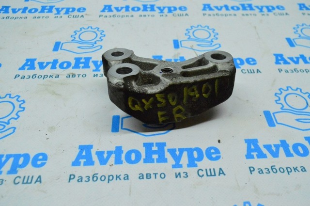 Кронштейн подушки (опоры) двигателя, правой 112315NA0A NISSAN