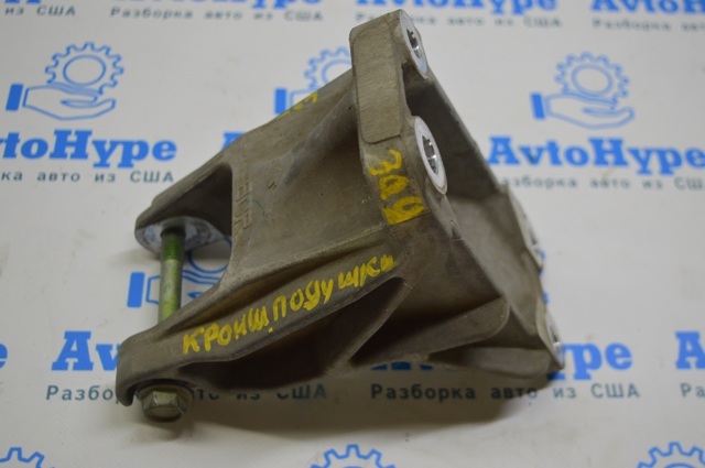 Кронштейн подушки (опоры) двигателя, задней 113333NF0A NISSAN